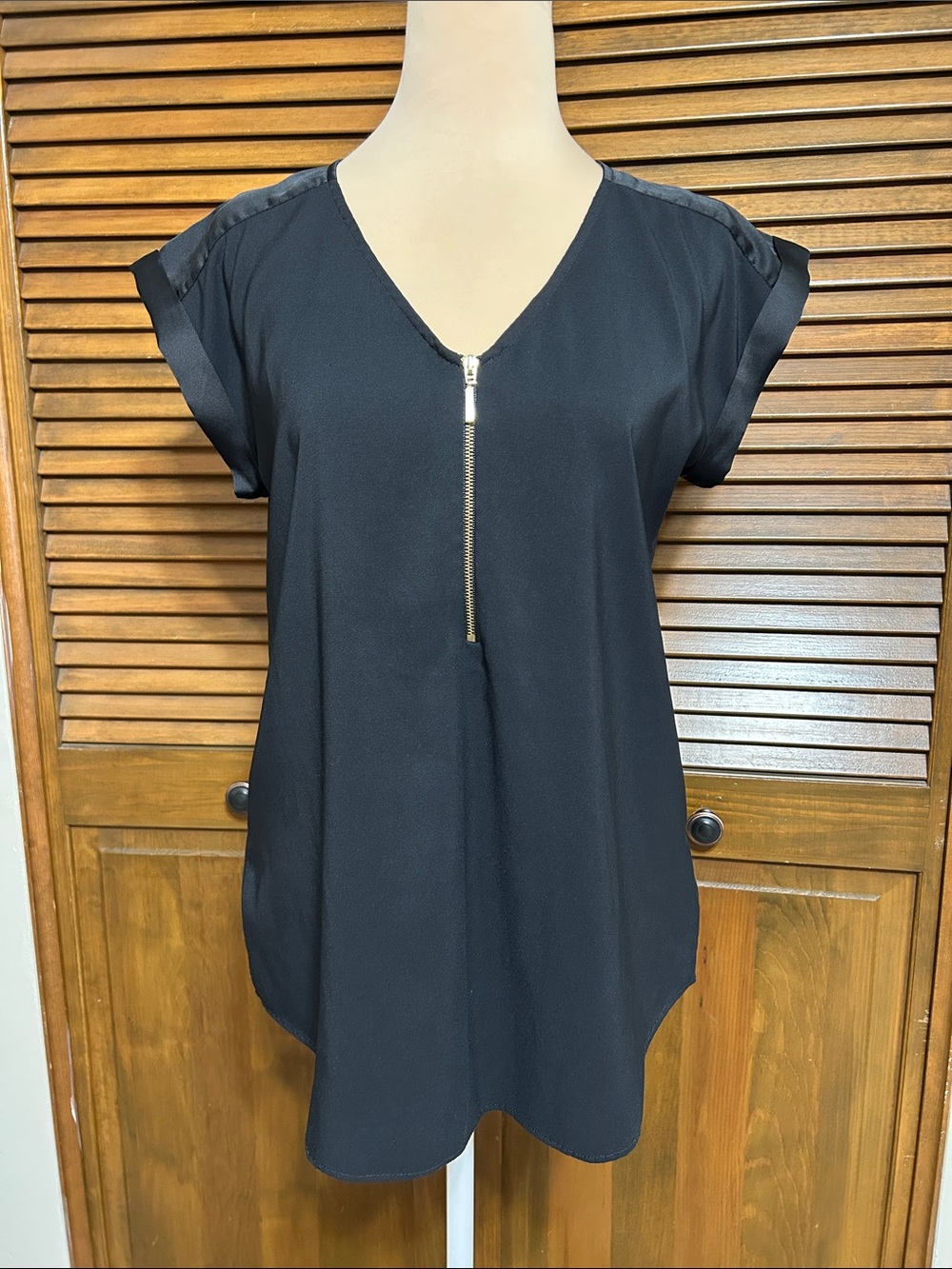 Express Black V-Neck Short Sleeve Blouse with Gold Zipper Cap Sleeves Size S